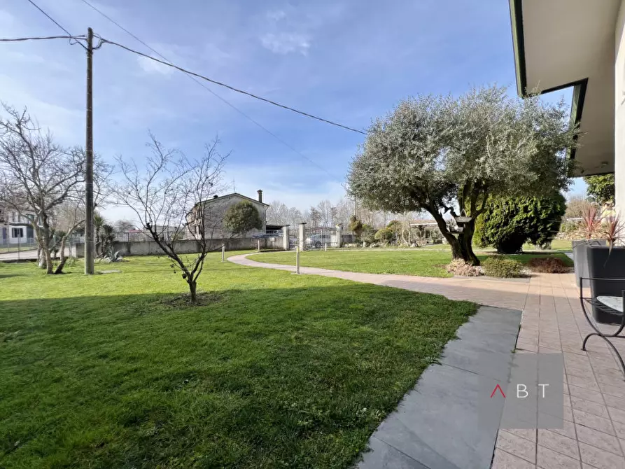 Immagine 21 di Casa bifamiliare in vendita  a Loreggia