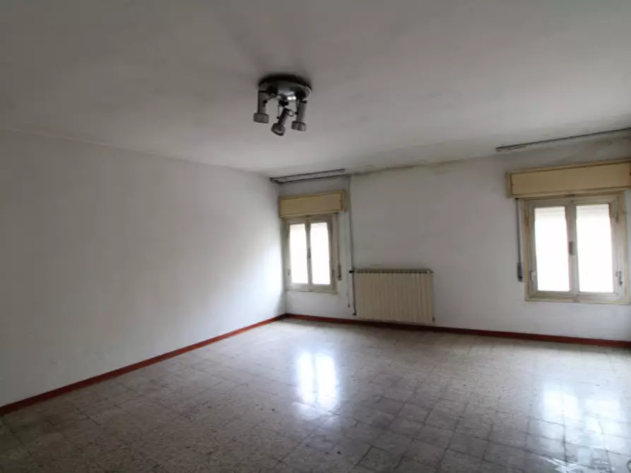 Immagine 2 di Palazzo in vendita  in via guido negri 44 a Este