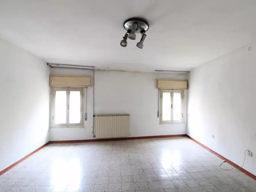 Immagine 3 di Palazzo in vendita  in via guido negri 44 a Este