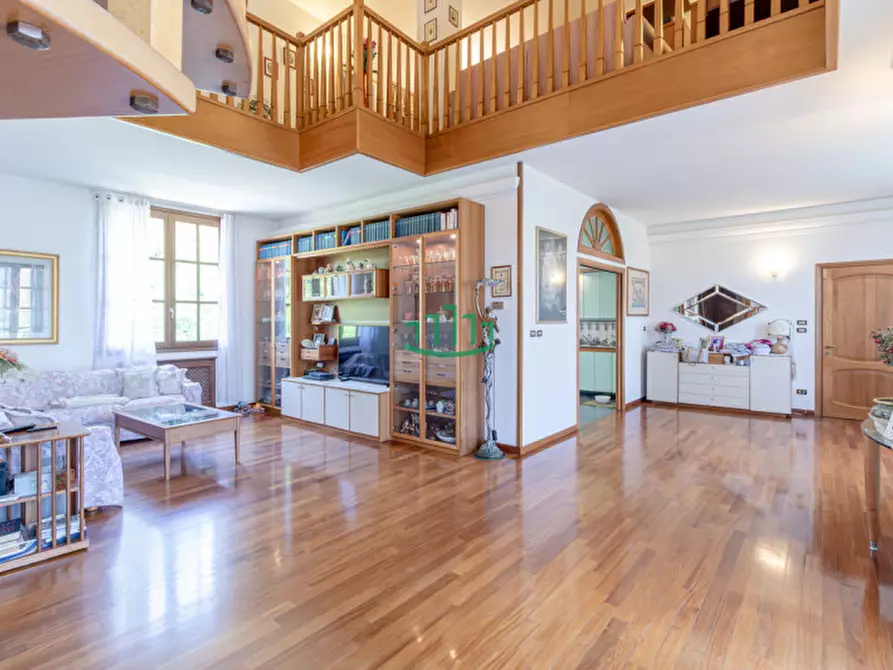 Immagine 1 di Casa bifamiliare in vendita  in via toscana a Bologna