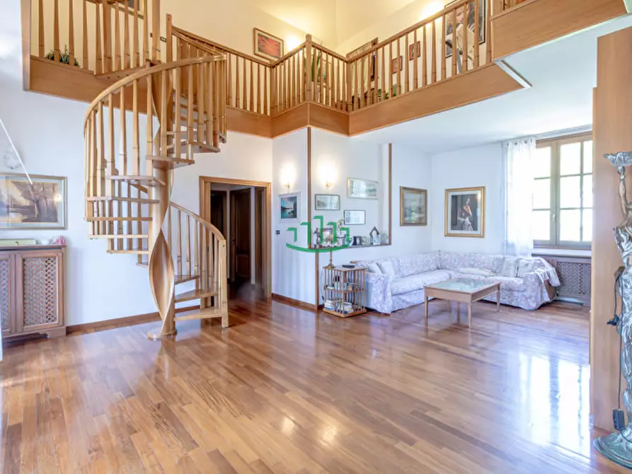 Immagine 4 di Casa bifamiliare in vendita  in via toscana a Bologna