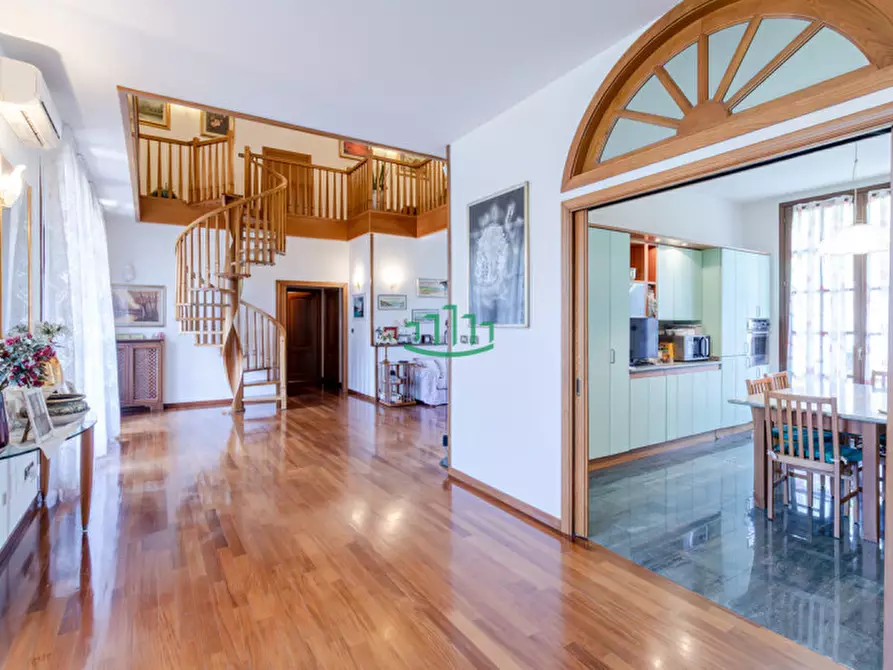 Immagine 5 di Casa bifamiliare in vendita  in via toscana a Bologna