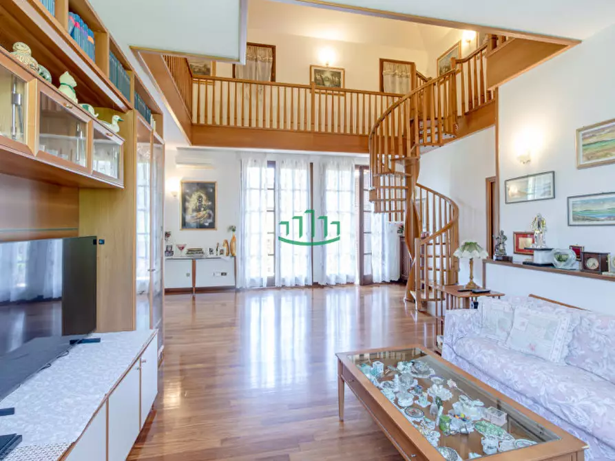 Immagine 9 di Casa bifamiliare in vendita  in via toscana a Bologna