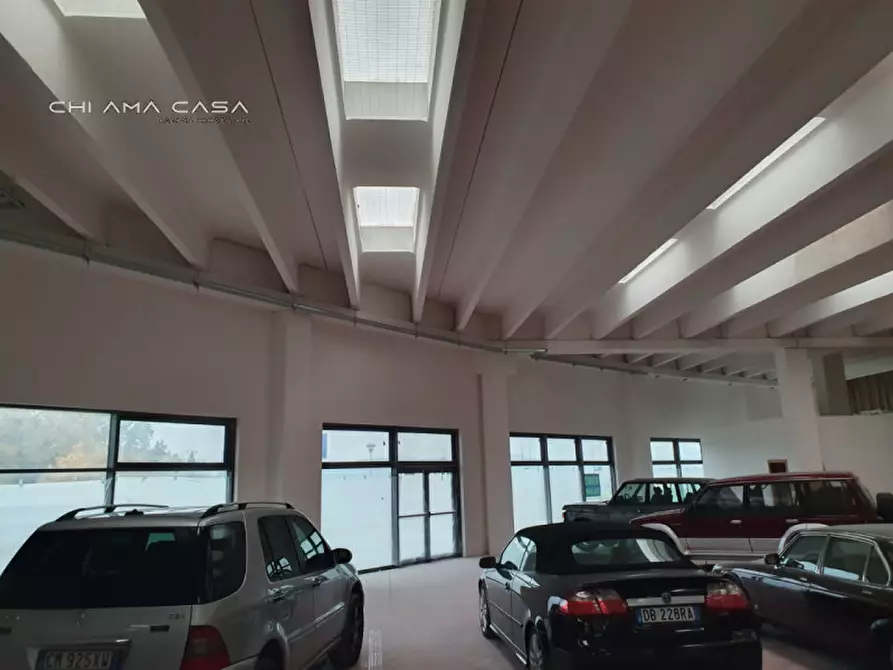 Immagine 3 di Negozio in vendita  in Via 1° Maggio a Montelabbate