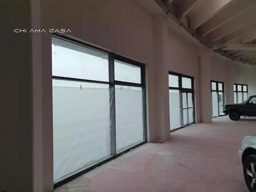 Immagine 6 di Negozio in vendita  in Via 1° Maggio a Montelabbate