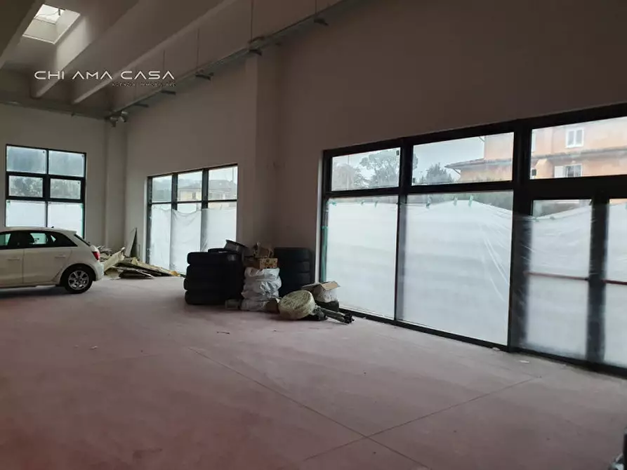 Immagine 9 di Negozio in vendita  in Via 1° Maggio a Montelabbate