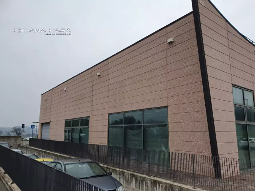 Immagine 11 di Negozio in vendita  in Via 1° Maggio a Montelabbate