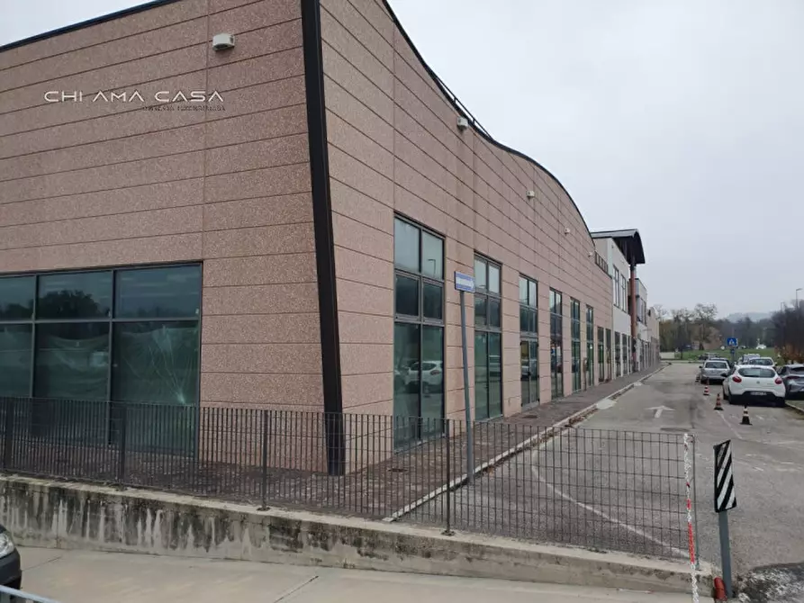 Immagine 12 di Negozio in vendita  in Via 1° Maggio a Montelabbate