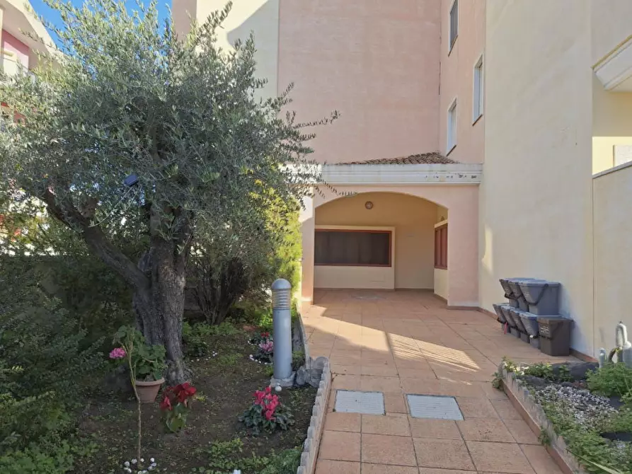 Immagine 2 di Ufficio in vendita  in Via Italia, 1, 09045 Quartu Sant'Elena CA, Italia a Quartu Sant'elena