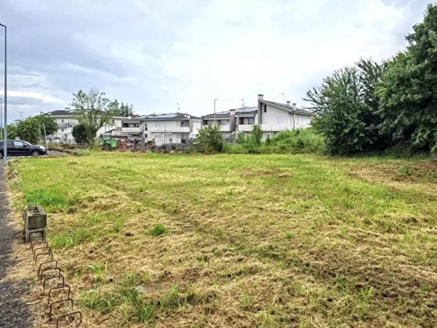 Immagine 3 di Terreno in vendita  in Via Risorgimento, 36040 Sarego VI, Italia a Sarego