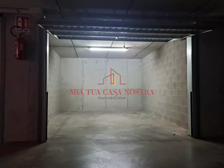 Immagine 1 di Garage in vendita  in Via Girolamo Fracastoro a Padova