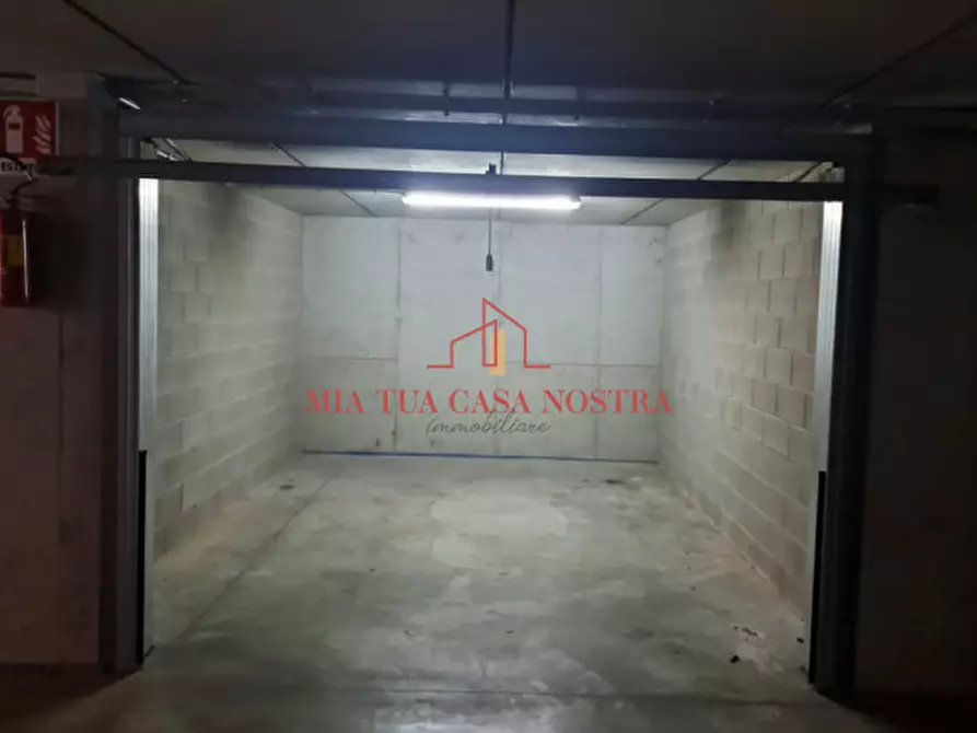 Immagine 2 di Garage in vendita  in Via Girolamo Fracastoro a Padova