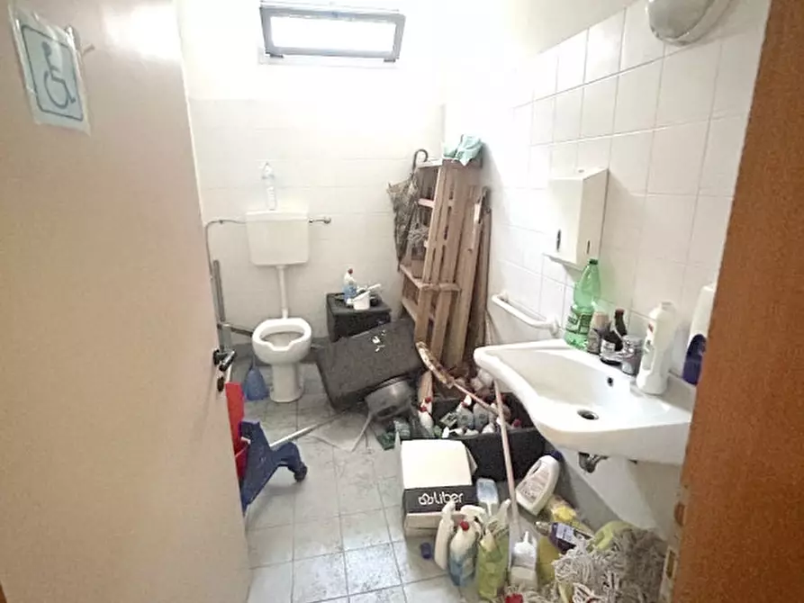 Immagine 14 di Capannone industriale in affitto  in via romagna a Cesena