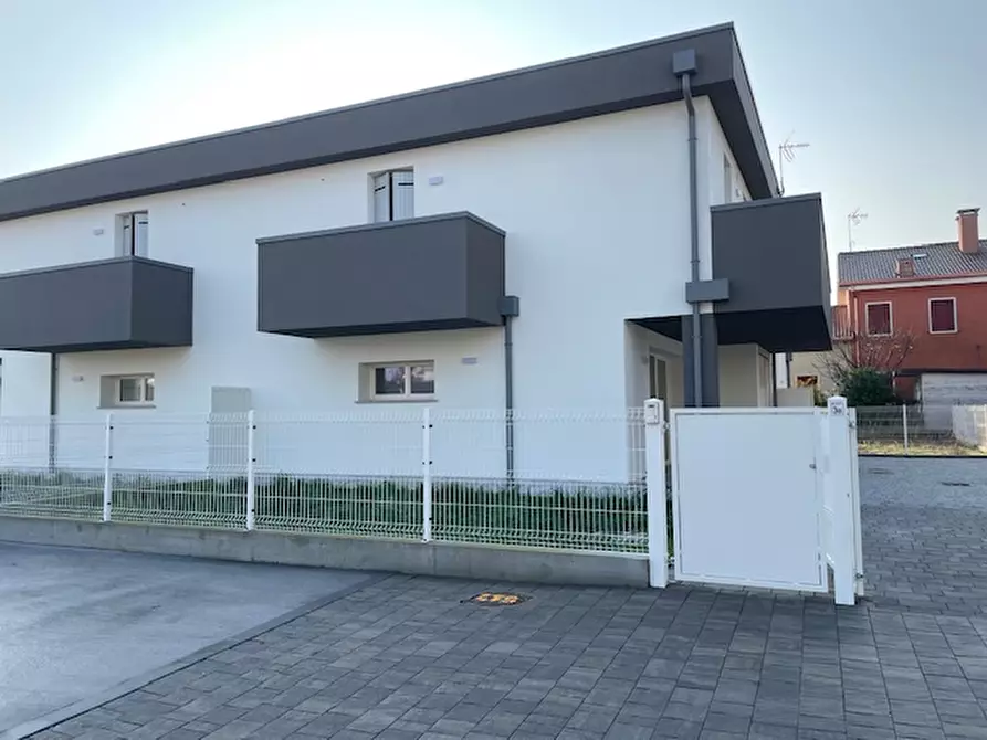 Immagine 1 di Casa trifamiliare in vendita  in via roma a Sant'angelo Di Piove Di Sacco