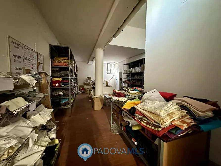 Immagine 3 di Attività commerciale in vendita  in Via Pontevigodarzere a Padova