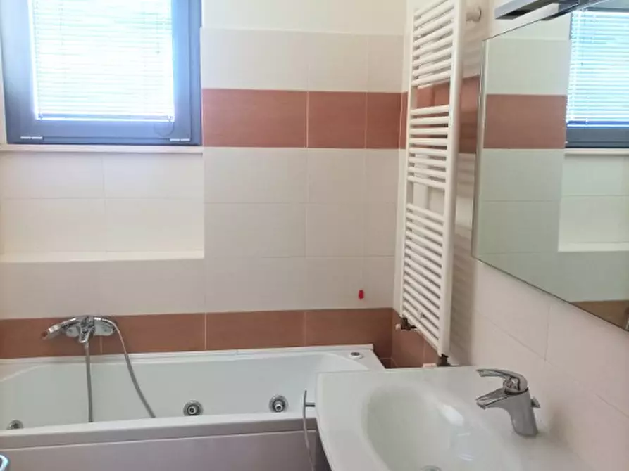 Immagine 22 di Appartamento in vendita  in P.ZZA D'ANGELOSANTE a Pescara