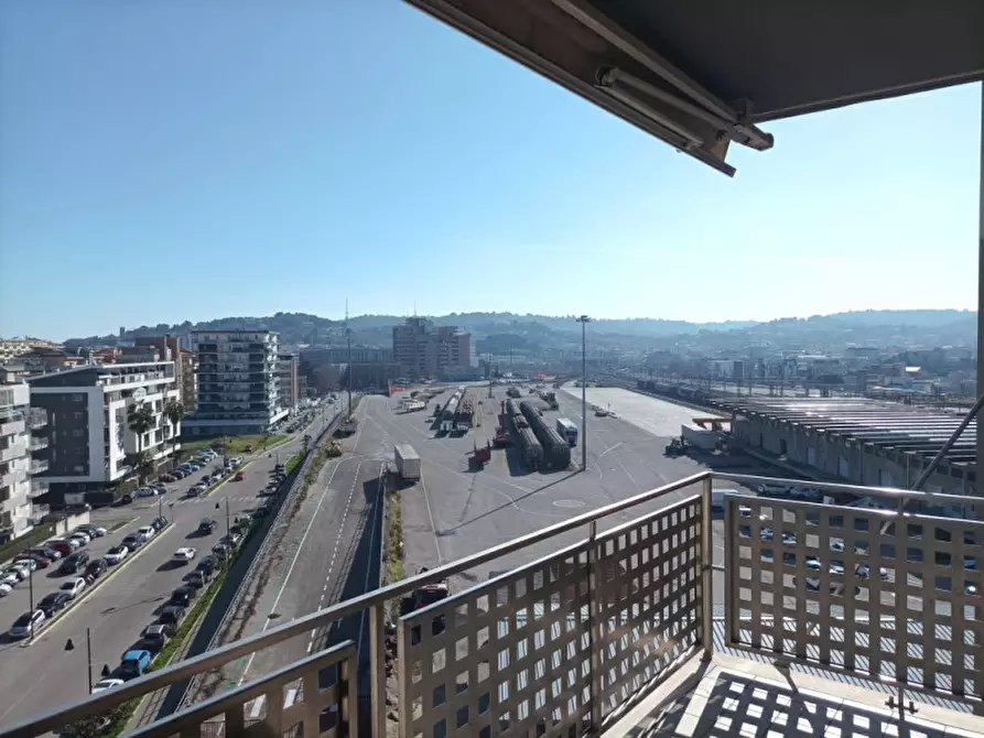 Immagine 35 di Appartamento in vendita  in P.ZZA D'ANGELOSANTE a Pescara