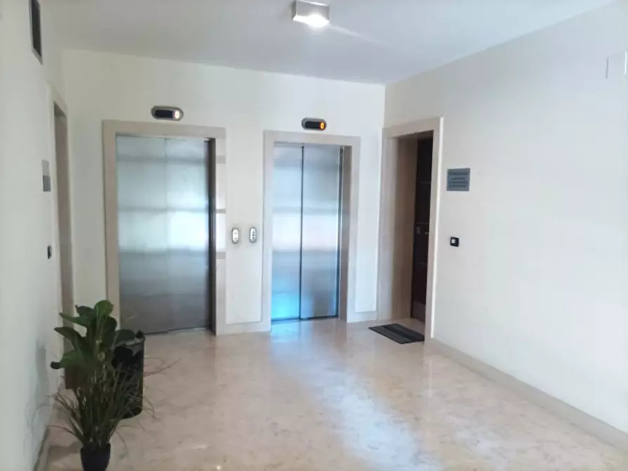 Immagine 41 di Appartamento in vendita  in P.ZZA D'ANGELOSANTE a Pescara