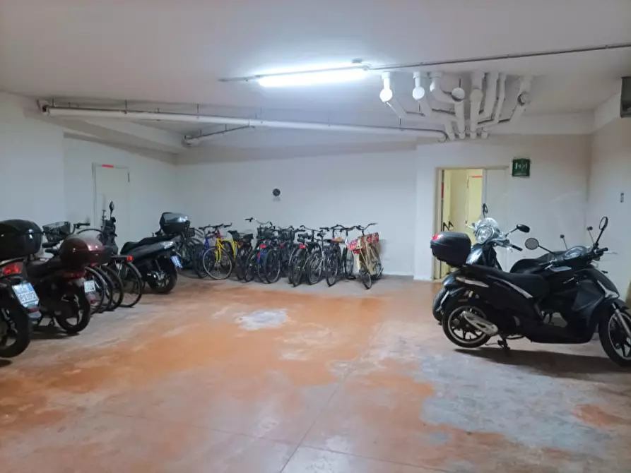 Immagine 45 di Appartamento in vendita  in P.ZZA D'ANGELOSANTE a Pescara