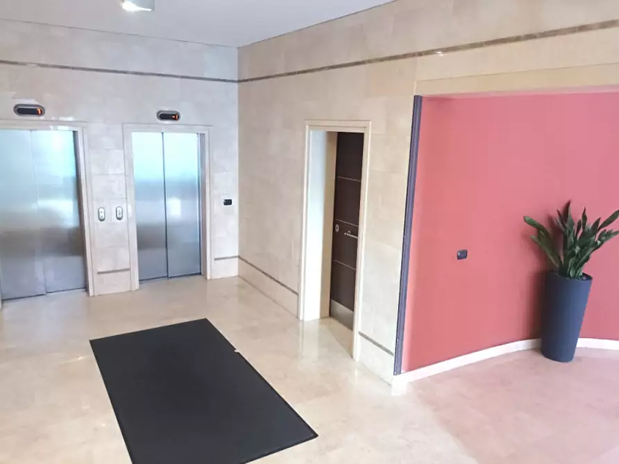 Immagine 48 di Appartamento in vendita  in P.ZZA D'ANGELOSANTE a Pescara