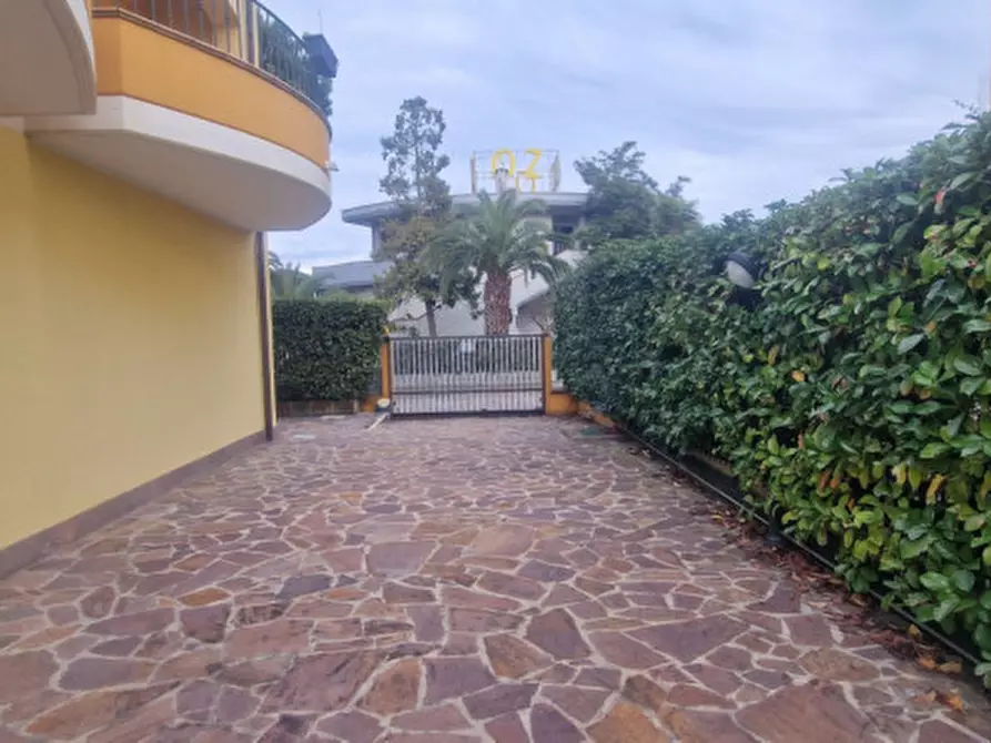 Immagine 7 di Appartamento in vendita  in VIA ADDA a Silvi