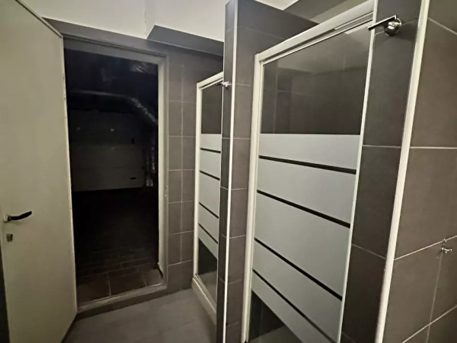 Immagine 10 di Negozio in affitto  in CORSO DEL POPOLO 139 a Venezia