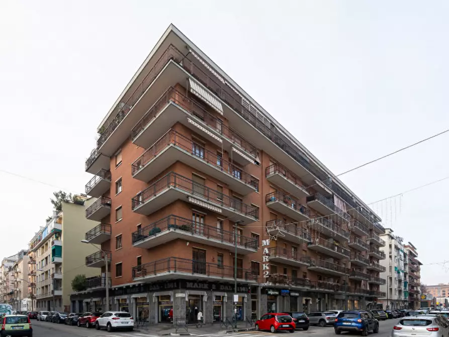 Immagine 28 di Negozio in vendita  in Via Tunisi 54 a Torino