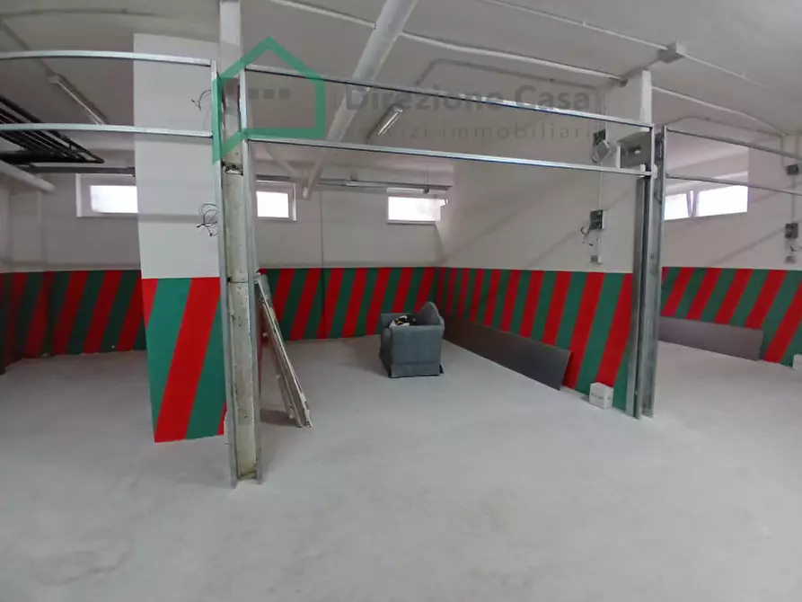 Immagine 5 di Garage in vendita  in Adiacenze Piazza Ottocalli a Napoli