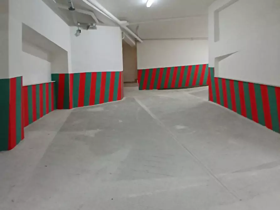 Immagine 6 di Garage in vendita  in Adiacenze Piazza Ottocalli a Napoli