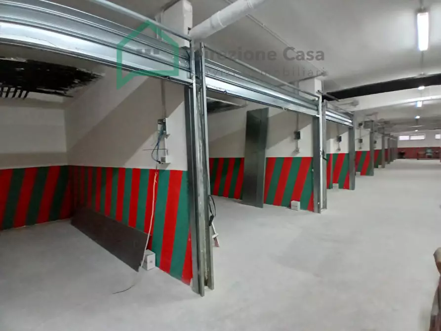Immagine 10 di Garage in vendita  in Adiacenze Piazza Ottocalli a Napoli