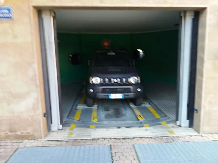 Immagine 4 di Posto auto in affitto  in Via Gaetano Sacchi a Roma