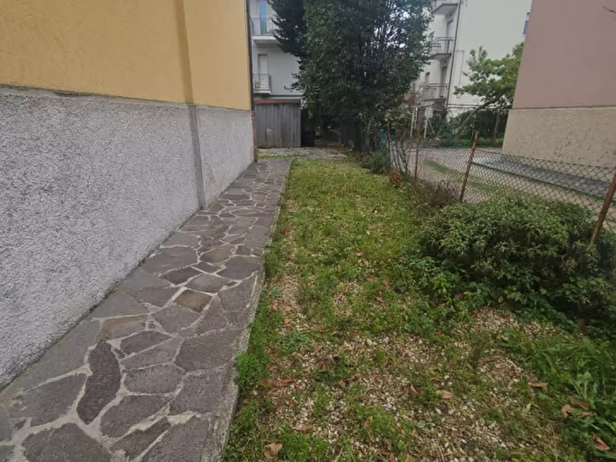 Immagine 36 di Appartamento in vendita  in via ippolito Nievo 6 a Rimini