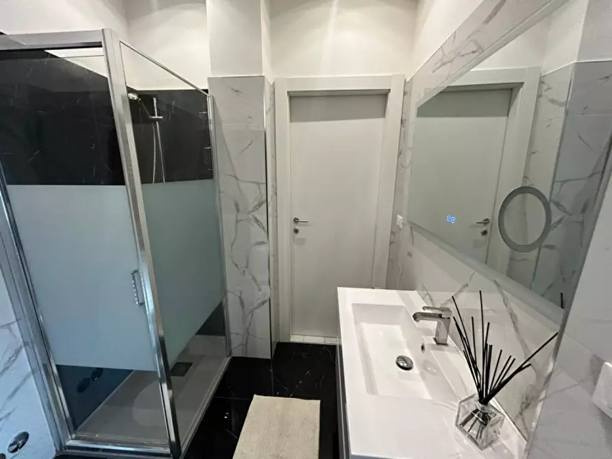 Immagine 10 di Appartamento in affitto  in via adda a Vicenza