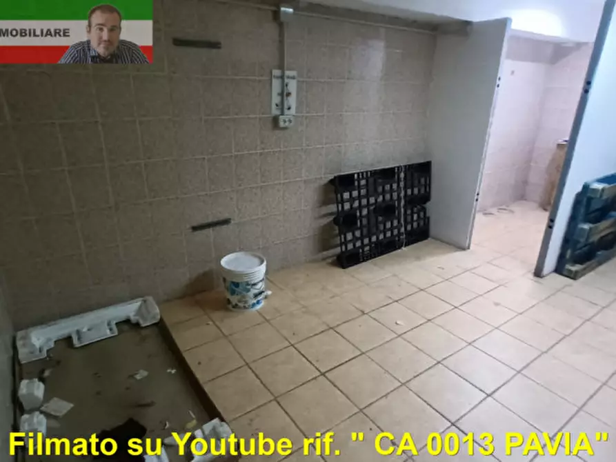 Immagine 2 di Negozio in affitto  in Via Capri a Pavia
