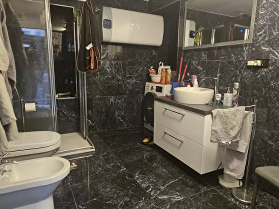 Immagine 5 di Appartamento in vendita  in Via Amalfi a Savona