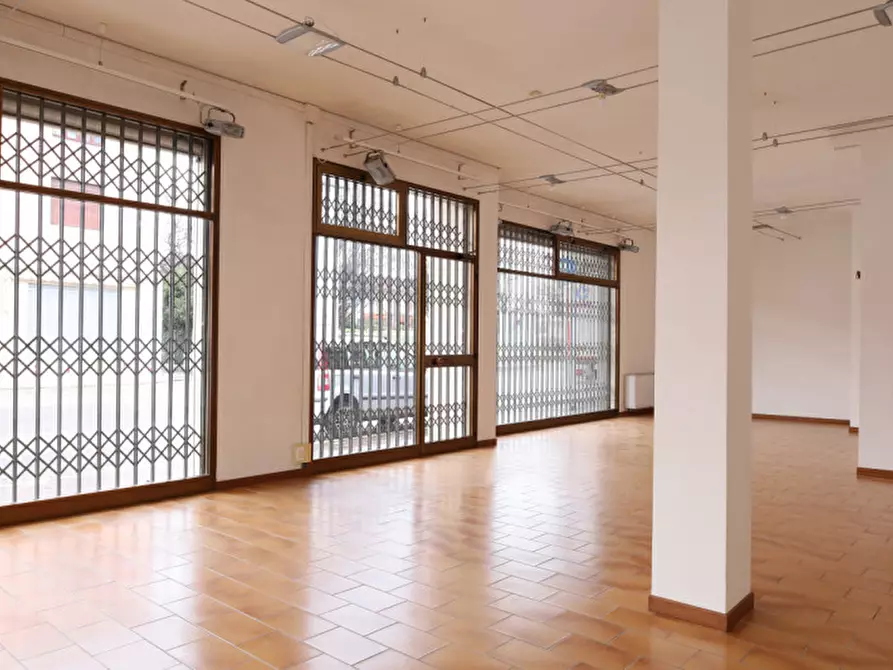 Immagine 1 di Negozio in affitto  in Viale Anconetta a Vicenza