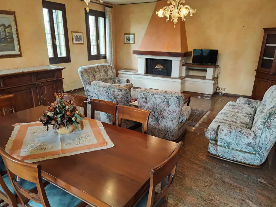 Immagine 1 di Villa in vendita  in Via Montà a Padova