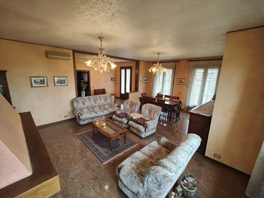 Immagine 3 di Villa in vendita  in Via Montà a Padova