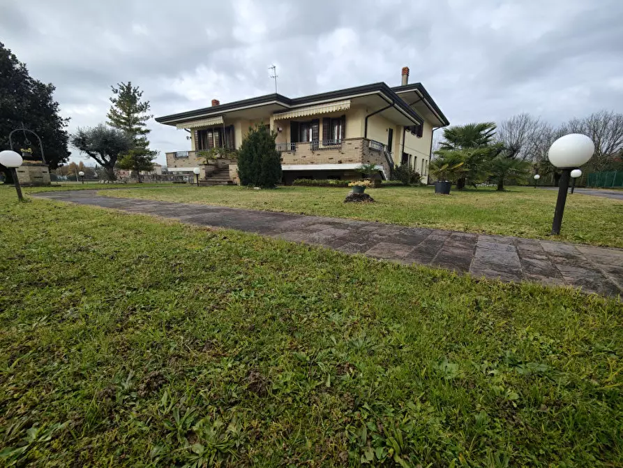 Immagine 37 di Villa in vendita  in Via Montà a Padova