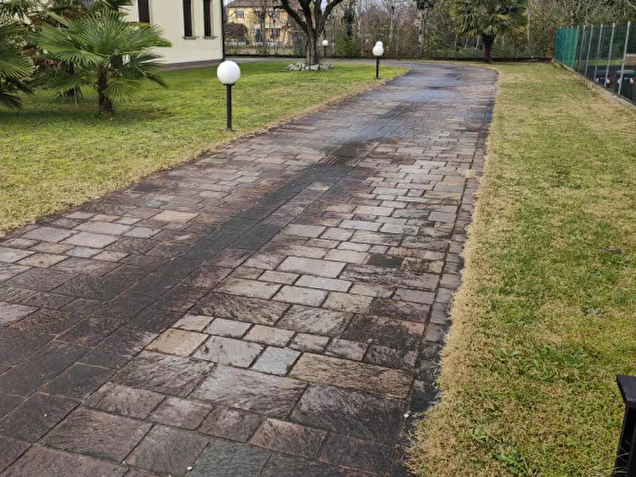Immagine 38 di Villa in vendita  in Via Montà a Padova