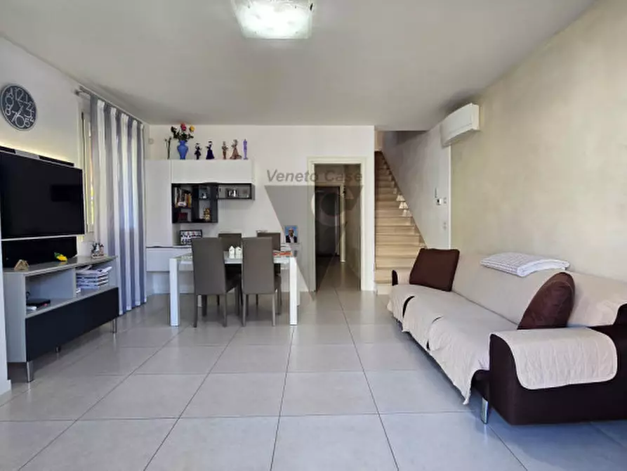 Immagine 1 di Casa trifamiliare in vendita  in Via Napoli 17 a Camponogara