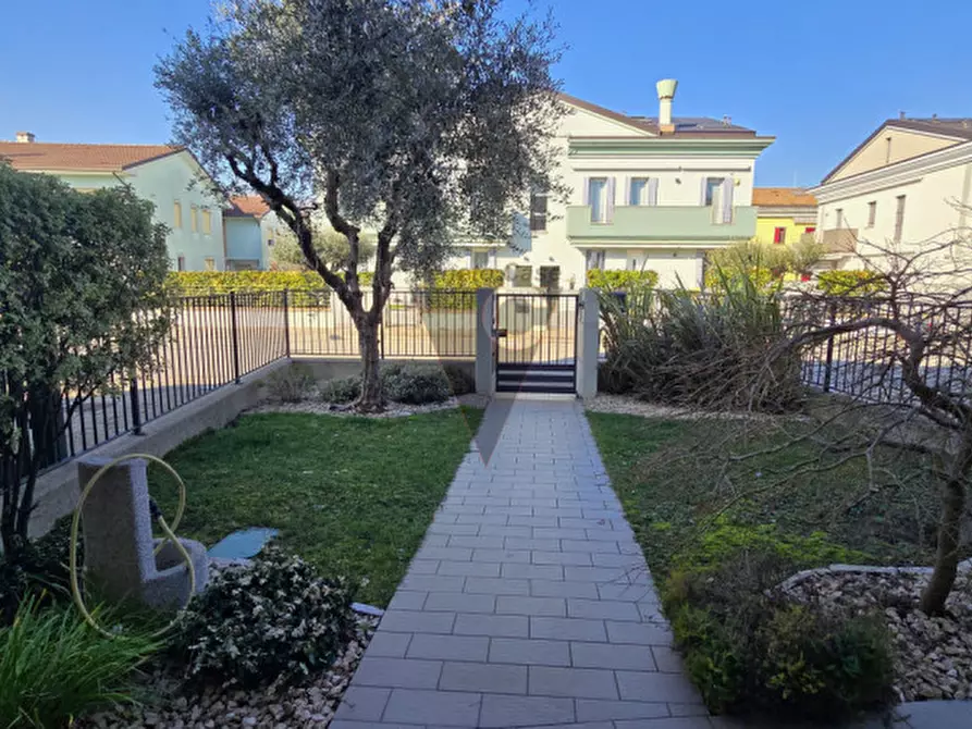 Immagine 24 di Casa trifamiliare in vendita  in Via Napoli 17 a Camponogara