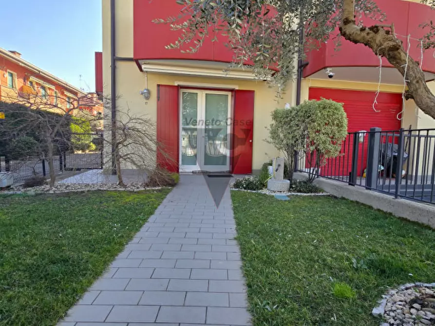 Immagine 26 di Casa trifamiliare in vendita  in Via Napoli 17 a Camponogara