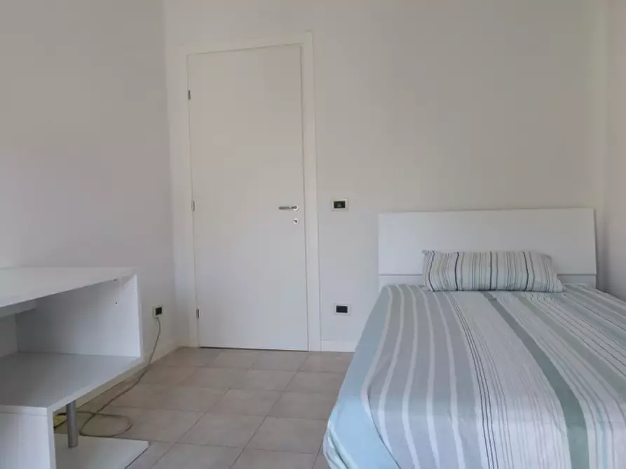 Immagine 8 di Camera in affitto  in via ziggiotti a Vicenza
