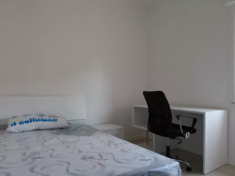 Immagine 12 di Camera in affitto  in via ziggiotti a Vicenza