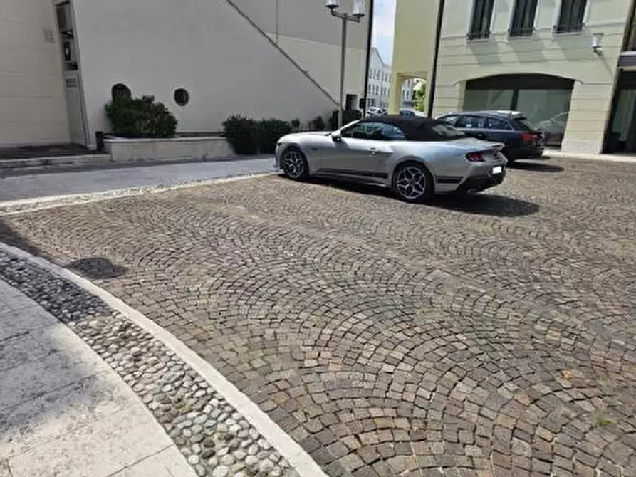 Immagine 9 di Negozio in vendita  in Via Camucina, 25 a Portogruaro