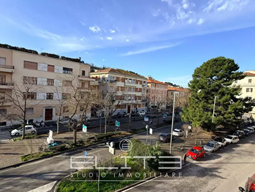 Immagine 10 di Appartamento in vendita  in CORSO AMENDOLA a Ancona