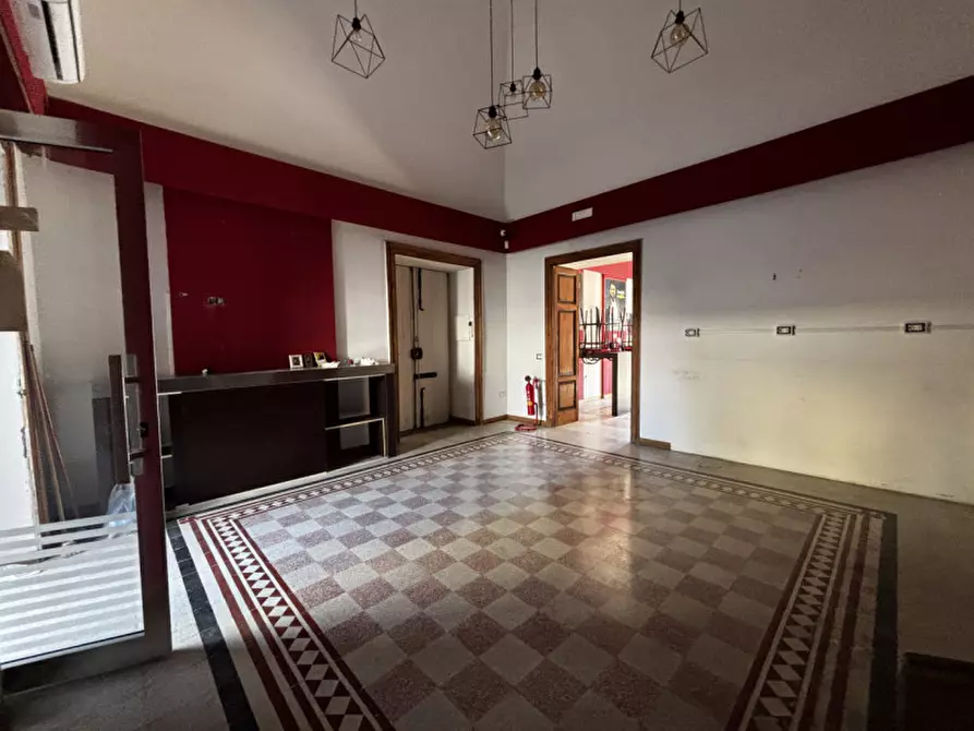 Immagine 1 di Negozio in vendita  in VIA NAZIONALE 748 a Torre Del Greco