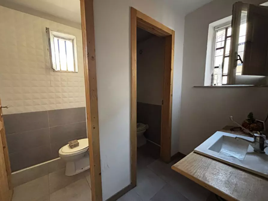 Immagine 5 di Negozio in vendita  in VIA NAZIONALE 748 a Torre Del Greco