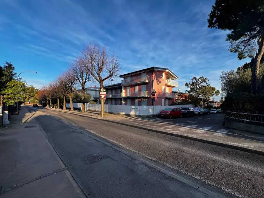 Immagine 3 di Appartamento in vendita  a Desenzano Del Garda
